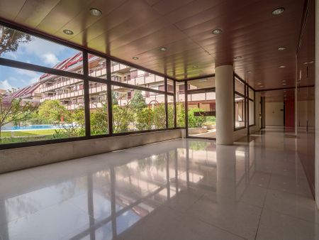 Apartamento T2 sem móveis em localização premium no centro do Estoril. - Foto 4