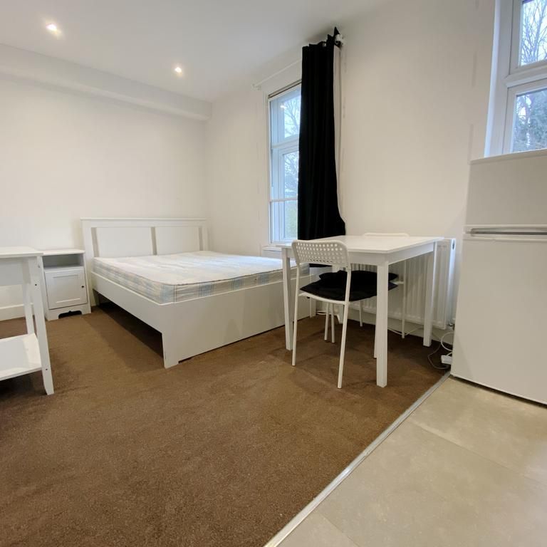 Studio to rent - Photo 1