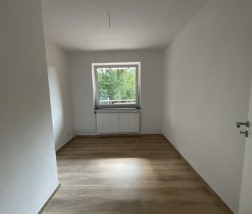 Hereinspaziert in Ihre zentrumsnahe Wohnung, welches über 4 Zimmer ... - Foto 1