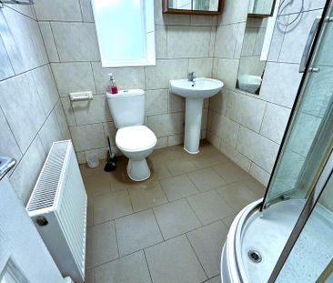 3 bedroom flat to rent - Photo 3