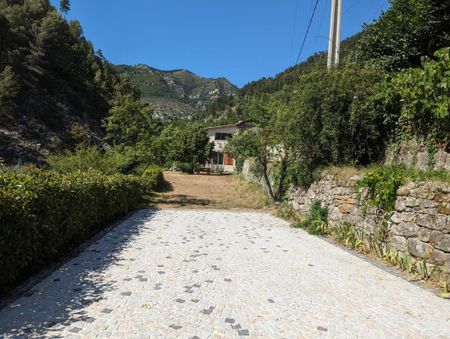 Location Maison 4 pièces 118m² LUCERAM 06440 - Photo 3