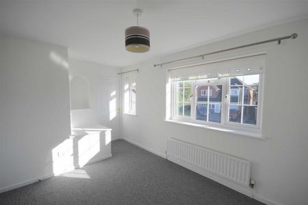 3 bedroom detached house to rent - Photo 3