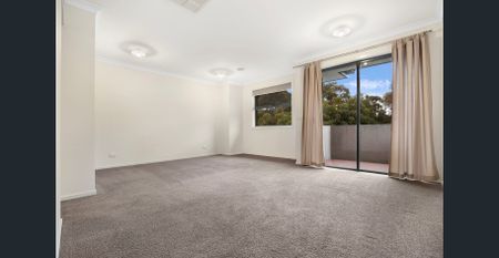 STUNNING & SPACIOUS MODERN HOME IN PRIME LOCATION - Photo 3