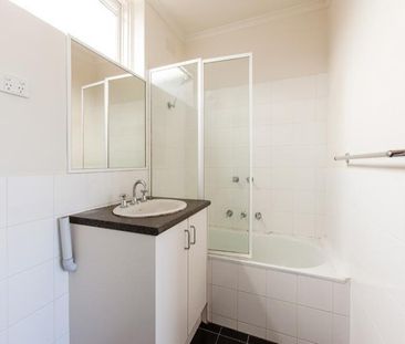 MODERN ONE BEDROOM - Photo 4