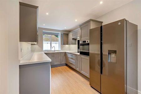 A charming country home in the grounds of a Georgian country residence. - Photo 4