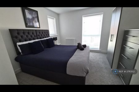 3 bedroom end of terrace house to rent - Photo 4