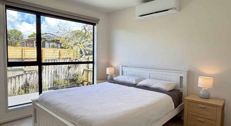 Modern 2-Bedroom Townhouse with Sea Views - Photo 2