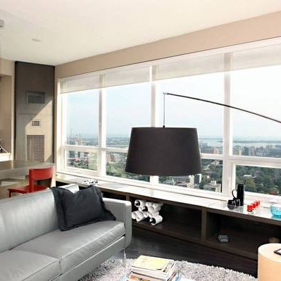 Chic 2 Bedroom Plus Den, 2 Bathroom with Amazing City Views - Photo 3