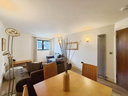 2 bedroom flat to rent - Photo 2