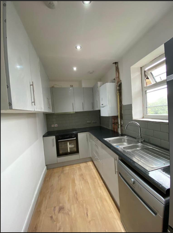 1 bedroom in a house share to rent - Photo 3