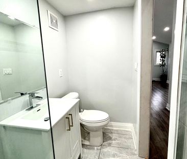 Detached Home For Lease | W8129798 - Photo 2