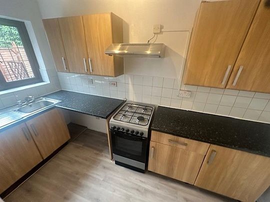 Available 2 Bed Maisonette - Photo 1