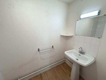 Location Appartement 3 pièces 52m² ROMANS SUR ISERE 26100 - Photo 2