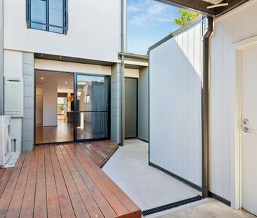 Terrace Home in the heart of Live West - Small pet negotiable - Photo 2