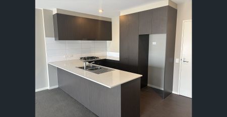 FOURTH FLOOR APARTMENT IN GREAT LOCATION - Photo 4