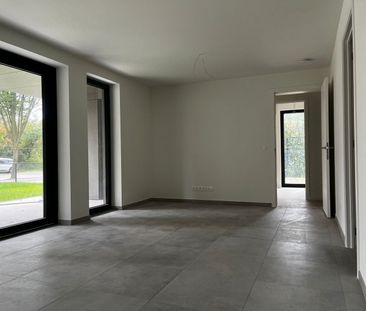 Volledig afgewerkt gelijkvloers appartement met tuintje. - Photo 3