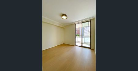 Renovated Luxury 2-Bedroom 2-Parking Apartment for Rent - Prime Mascot Location - Photo 2