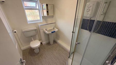 Newport, Lincoln - Photo 2