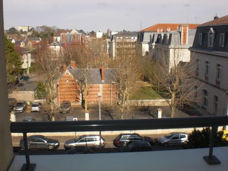 Location Appartement 1 pièce 28m² ORLEANS 45000 - Photo 3