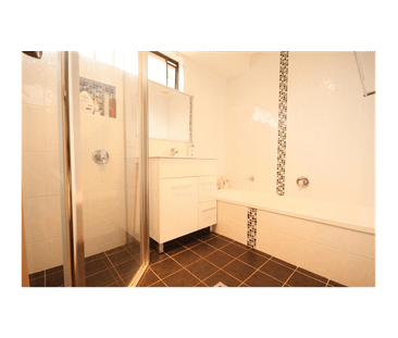 Spacious Family Home in a Sought-After Location - Photo 3