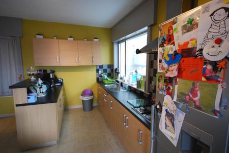 HALFOPEN WONING MET 3 SLAAPKAMERS EN AANGENAME TUIN - Photo 4