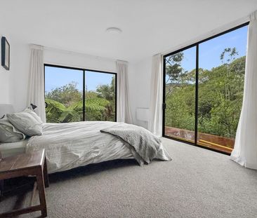 Sunny North Facing Architecturally Designed Home - Photo 3