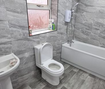 3 bedroom terraced house to rent - Photo 3