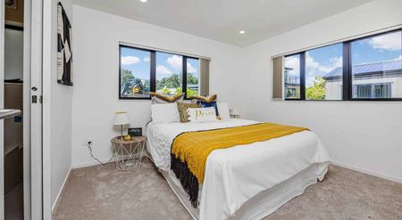 Brand new Family Home with Quality Finishes - Photo 2