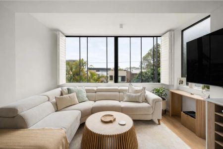 Beautifully Renovated North-Facing Apartment in the Heart of Randwick - Photo 2