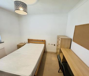 4 bedroom end of terrace house to rent - Photo 3