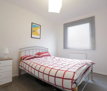 13 Corringham House (i) – Room 3 - Photo 5