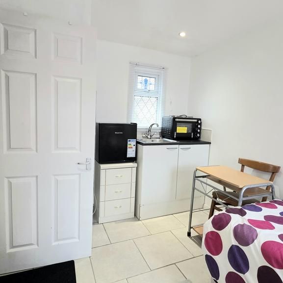 Semi detached house to rent - Photo 1