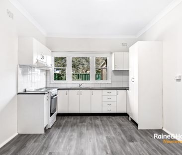 Updated three bedroom brick home - Photo 3