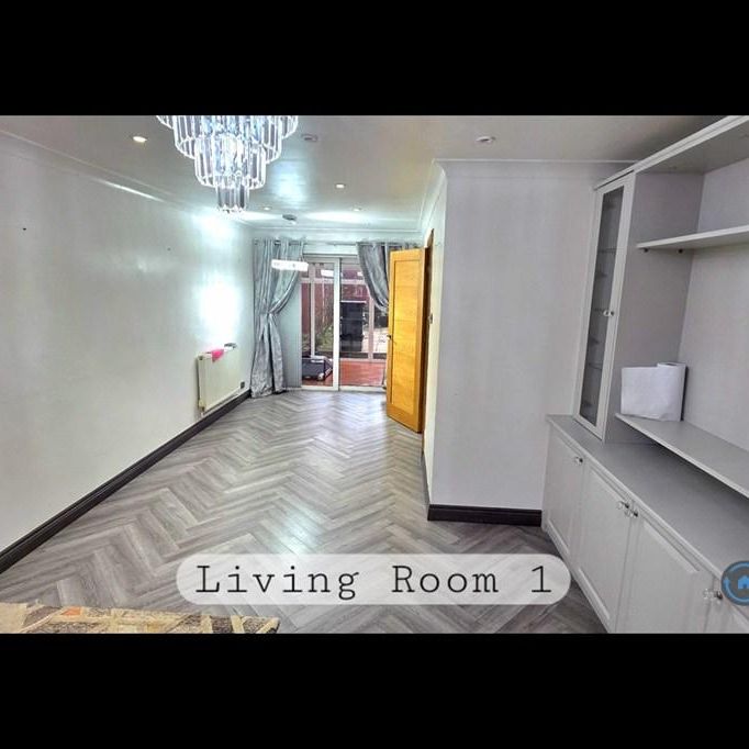 4 bedroom detached house to rent - Photo 1