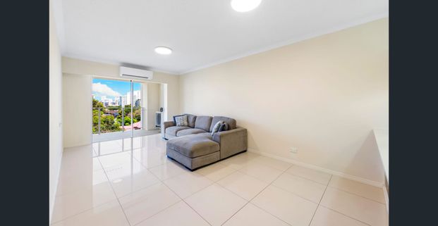 Boutique Living, 2 Bed, 2 Bath with Balcony & Secure Parking - Photo 1