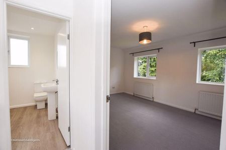 3 bedroom semi-detached house to rent - Photo 3