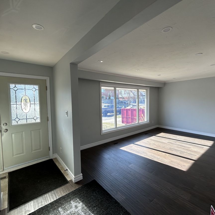 For Lease - 125 Cabot Street Unit# Main, Oshawa, Ontario - Photo 1
