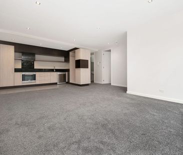 Spacious Apartment in Great Location - Photo 2