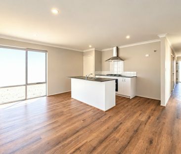 Brand New Home – Fresh, Modern & Ready for You! - Photo 5