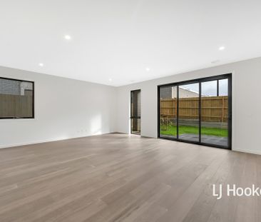 Stunning Luxury and Modern 5-Bedroom House for Lease! - Photo 1