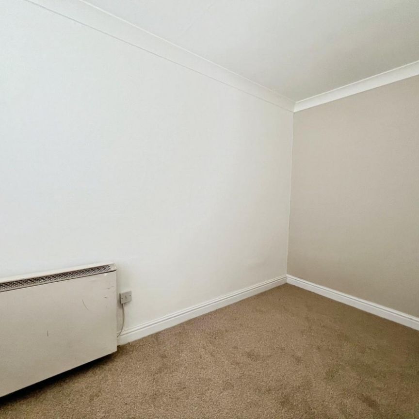 2 bedroom Flat To Let - Photo 1