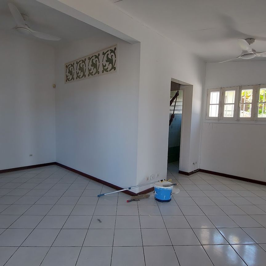 Location Maison 4 pièces 130m² LA RIVIERE 97421 - Photo 1