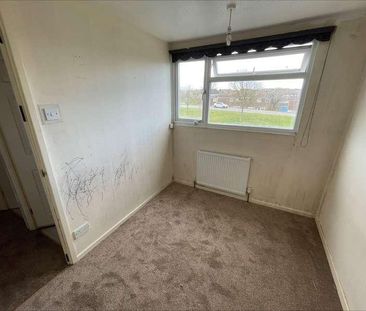 North Luton - Wauluds Bank Drive - Bedroom - Needs Tenant Refurbish... - Photo 5