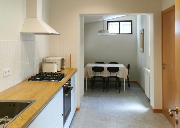 Quarto em vivenda renovada no centro de Braga a 10min da UM