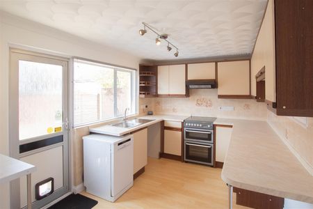 Cambridge Close, Haverhill - Photo 5