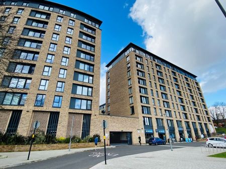 Roosevelt Apartments, 1 Lexington Gardens, Park Central - Photo 2