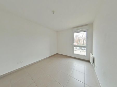 Location Appartement 3 pièces 73m² ROMANS SUR ISERE 26100 - Photo 2