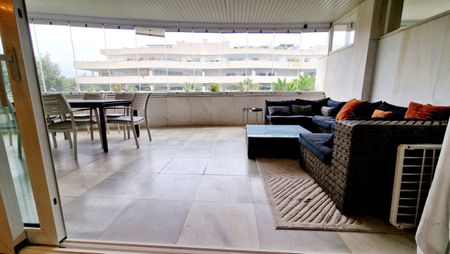 Apartamento de alquiler en Puerto Banús - Photo 2