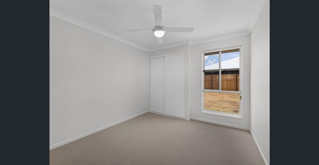 MUST SEE, 4 BEDROOM FAMILY HOME! - Photo 1