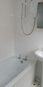 Meadow Road, Nottingham, Nottinghamshire - Photo 3